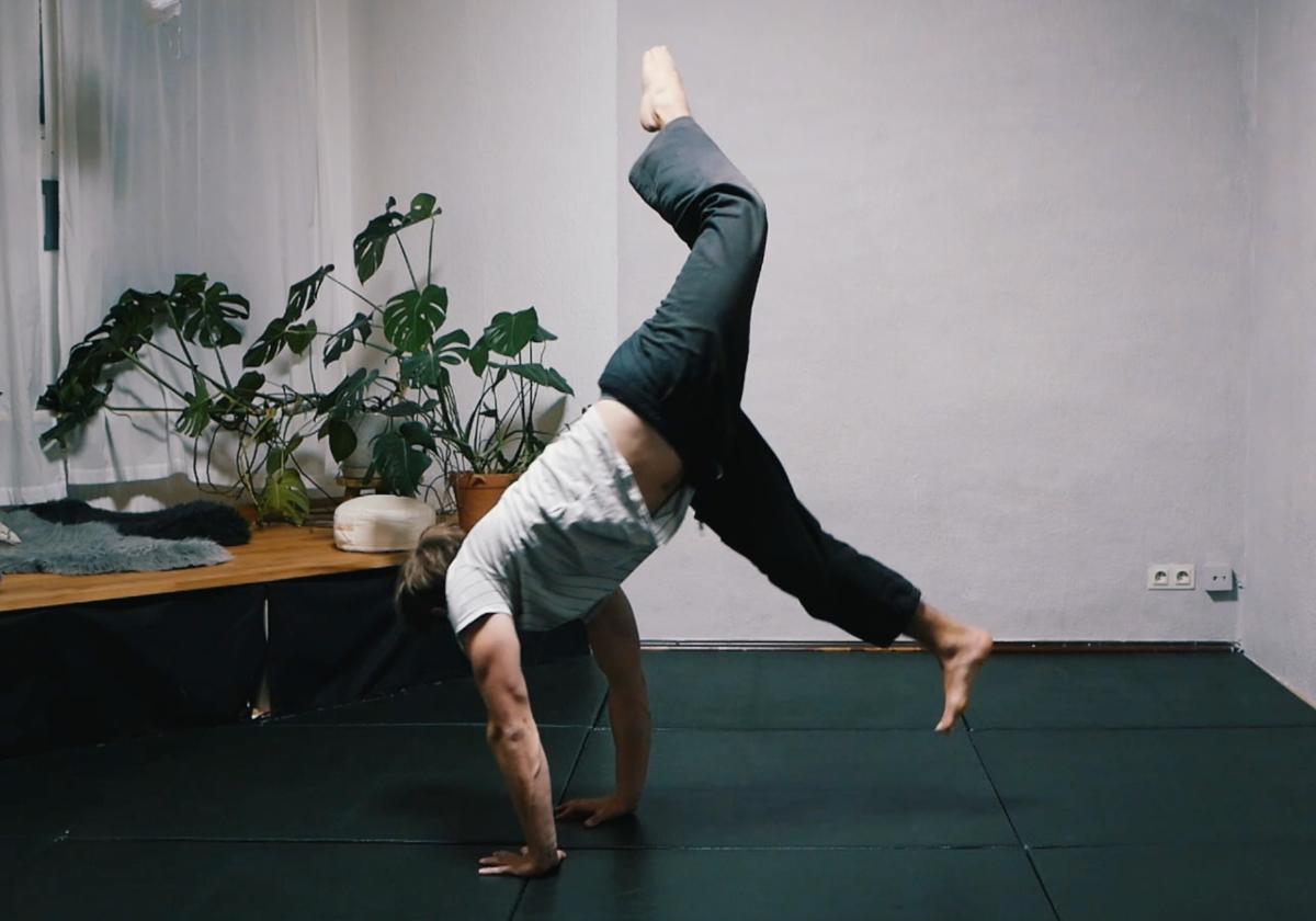 Intro to intermediate acrobatics